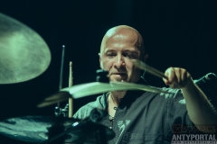 Konrad-Ciesielski-Koniec-Collective-Live-23.05.25-Niebo-Warszawa-foto.-Adrian-Kosa-Kosiorek-All-Rights-Reserved-112