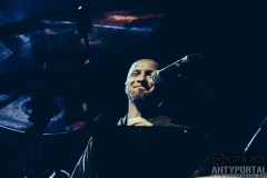 Konrad-Ciesielski-Koniec-Collective-Live-23.05.25-Niebo-Warszawa-foto.-Adrian-Kosa-Kosiorek-All-Rights-Reserved-3