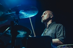 Konrad-Ciesielski-Koniec-Collective-Live-23.05.25-Niebo-Warszawa-foto.-Adrian-Kosa-Kosiorek-All-Rights-Reserved-80